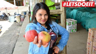 Gorda Vendedora de Manzanas en Sexo por Donero